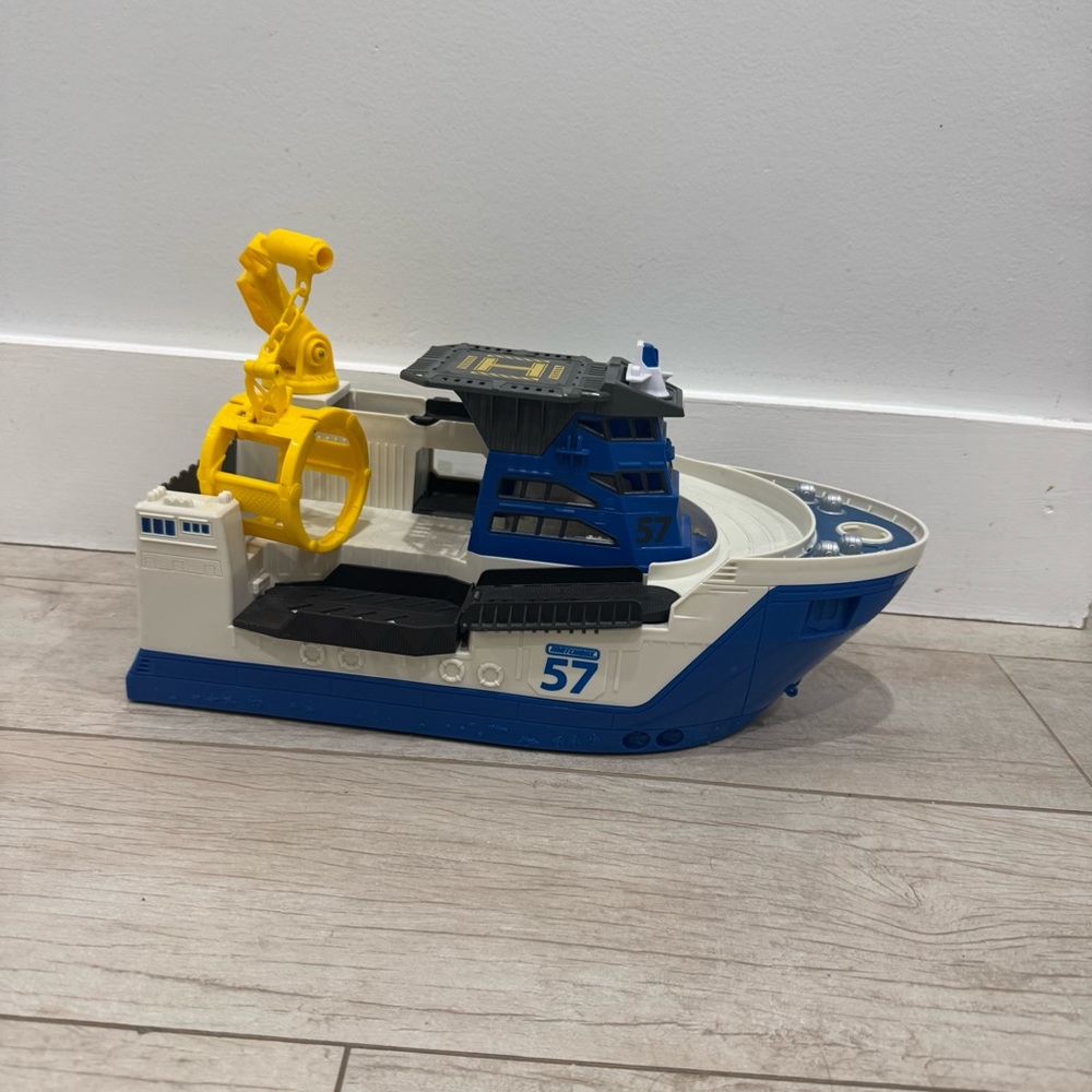 Matchbox Marine Rescue Shark Ship